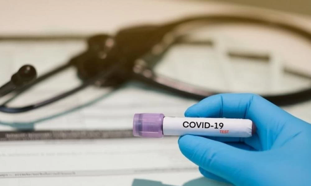 Επιστήμονας: «Η ανθρωπότητα πρέπει να μάθει να ζει με την απειλή του κορονοϊού»